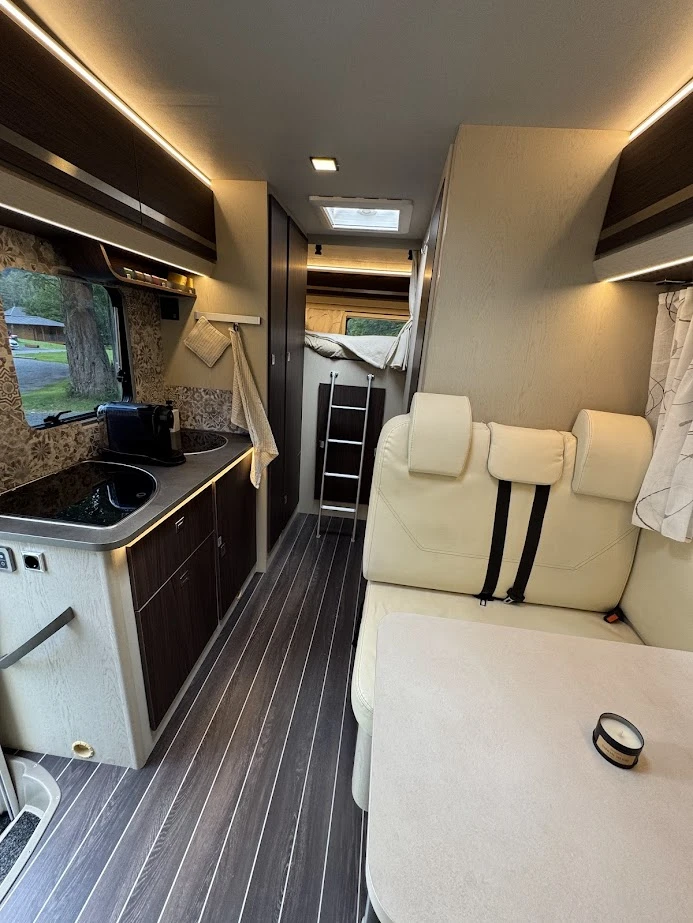 Celkový pohled na obytný vůz