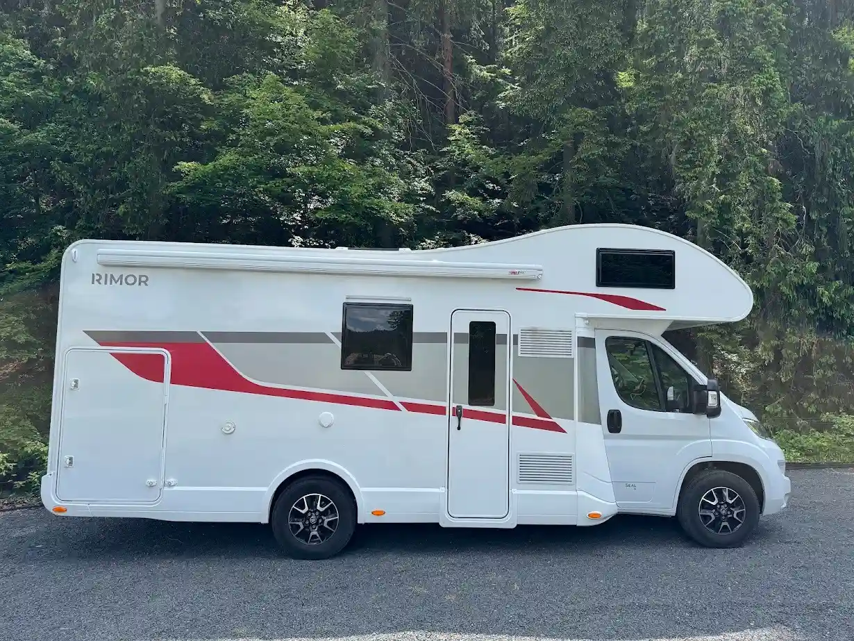 Obytný vůz — exteriér II