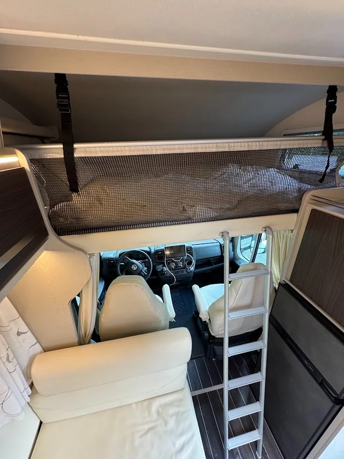 Kabina řidiče s patrovou postelí